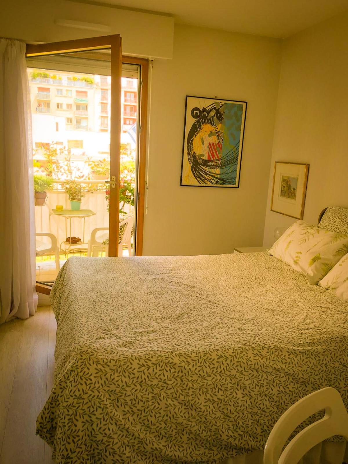 Double Room With Balcony Paris Exteriör bild